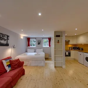 Apartment Joivy Warm & Welcoming Flat Near Castle