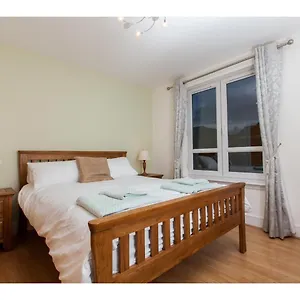 Spacious, Central Apartamento