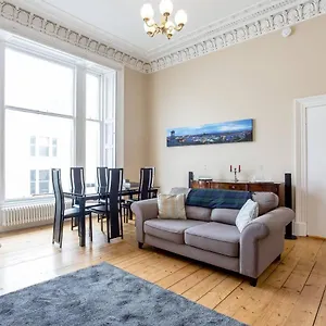 Apartment Altido 2bed Flat In Heart