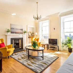 Apartment Altido Retro Castle Retreat 2bed