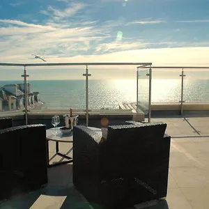 Airhost's Brighton's Diamond Escape With Sea Views Apartamento Brighton